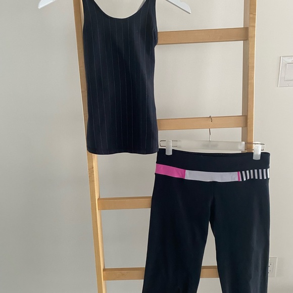 Lululemon Athletica | Cropped wide leg black yoga pants | size 6 - Picture 3 of 11